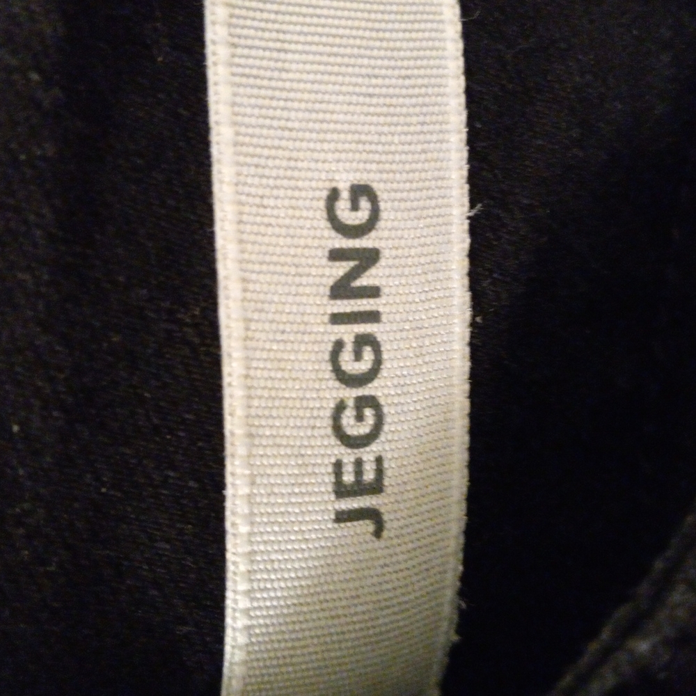 TORRID new without tags stretch denim black jeans with gold zippers. - Picture 3 of 6